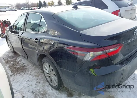 2024 Toyota Camry Le z USA, uszkodzony, nr VIN 4T1R11BK8RU110238